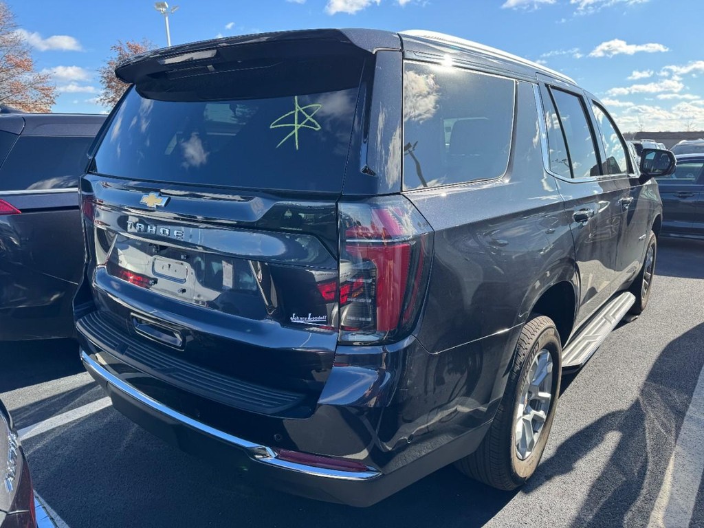 Chevrolet Tahoe Vehicle Full-screen Gallery Image 02