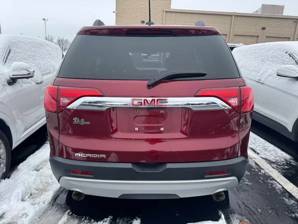 GMC Acadia Vehicle Full-screen Gallery Image 03