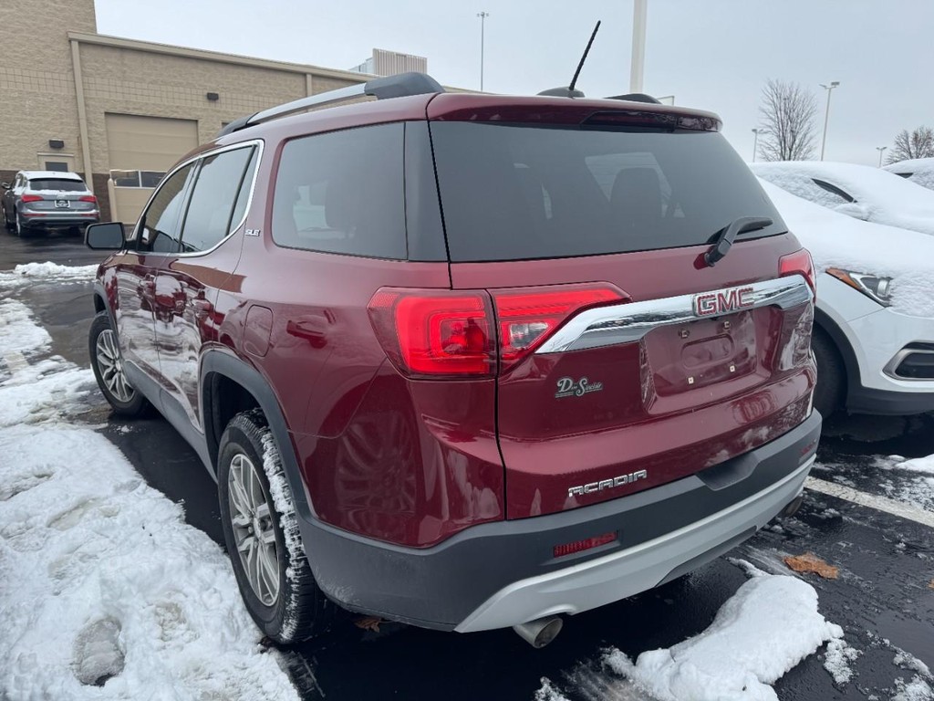 GMC Acadia Vehicle Full-screen Gallery Image 04