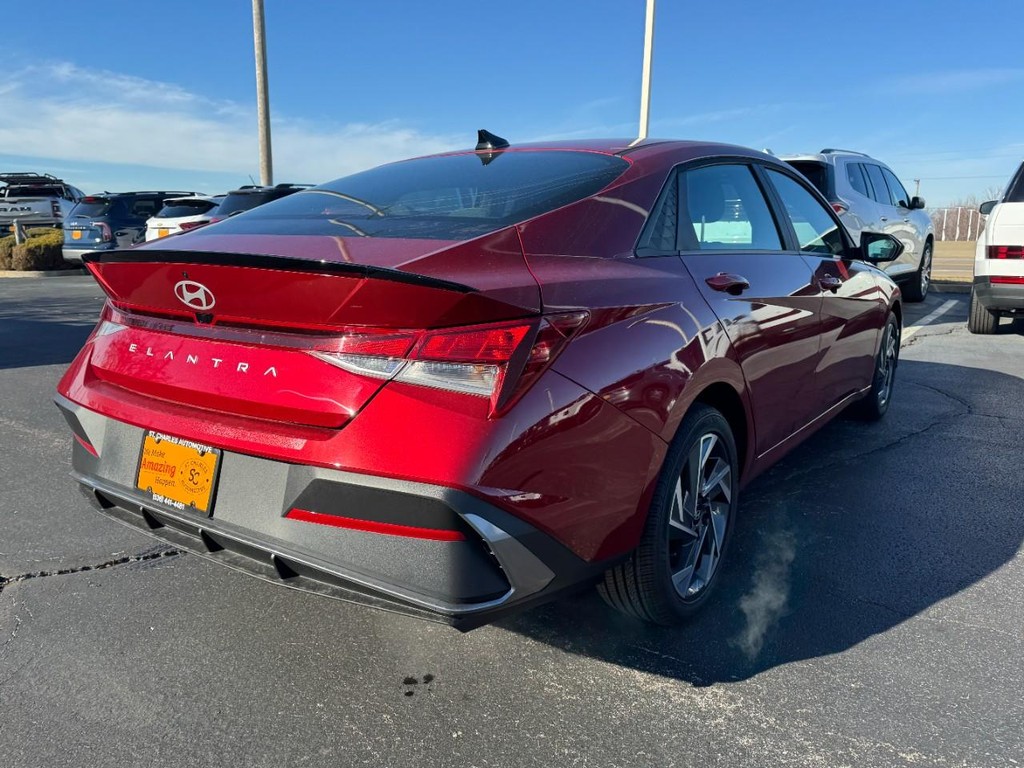 Hyundai Elantra Vehicle Full-screen Gallery Image 03