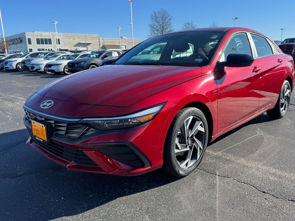 Hyundai Elantra Vehicle Full-screen Gallery Image 08