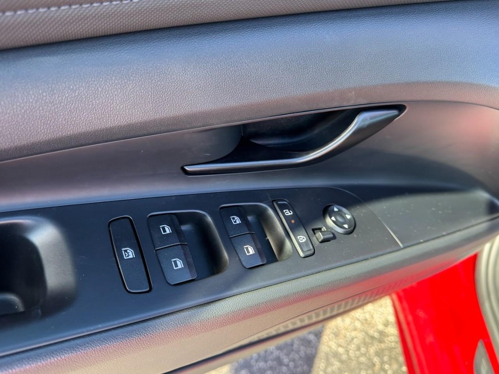 Hyundai Elantra Vehicle Full-screen Gallery Image 15