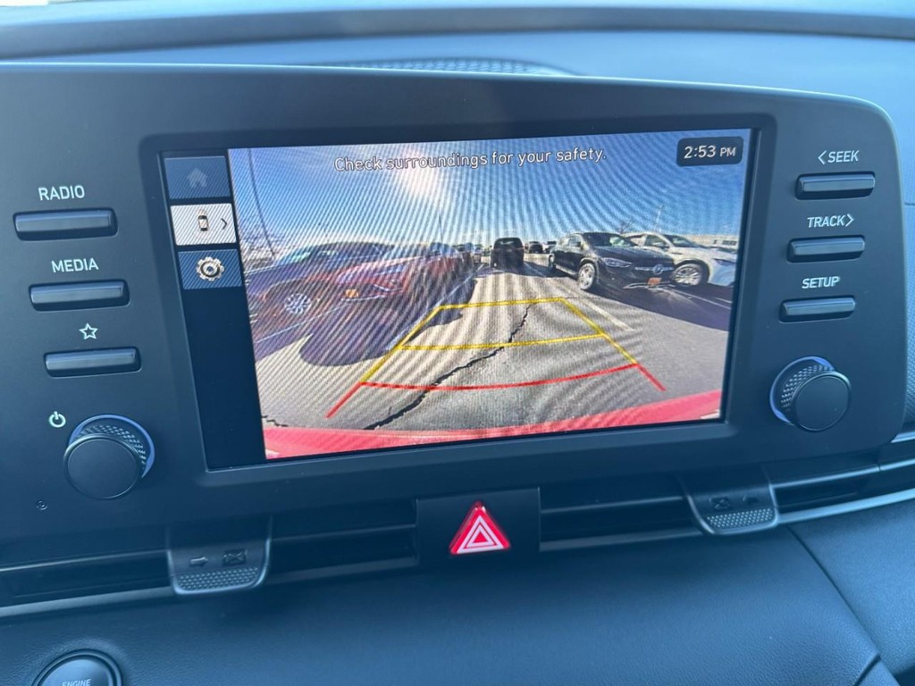 Hyundai Elantra Vehicle Full-screen Gallery Image 20