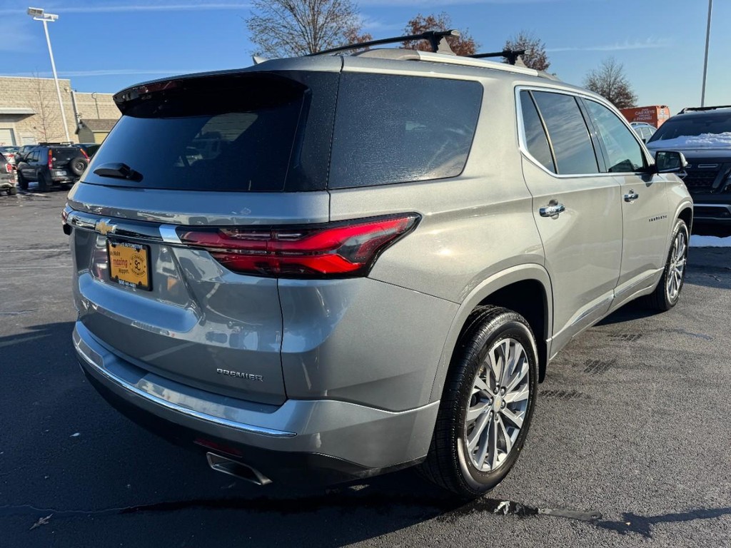 Chevrolet Traverse Vehicle Full-screen Gallery Image 03