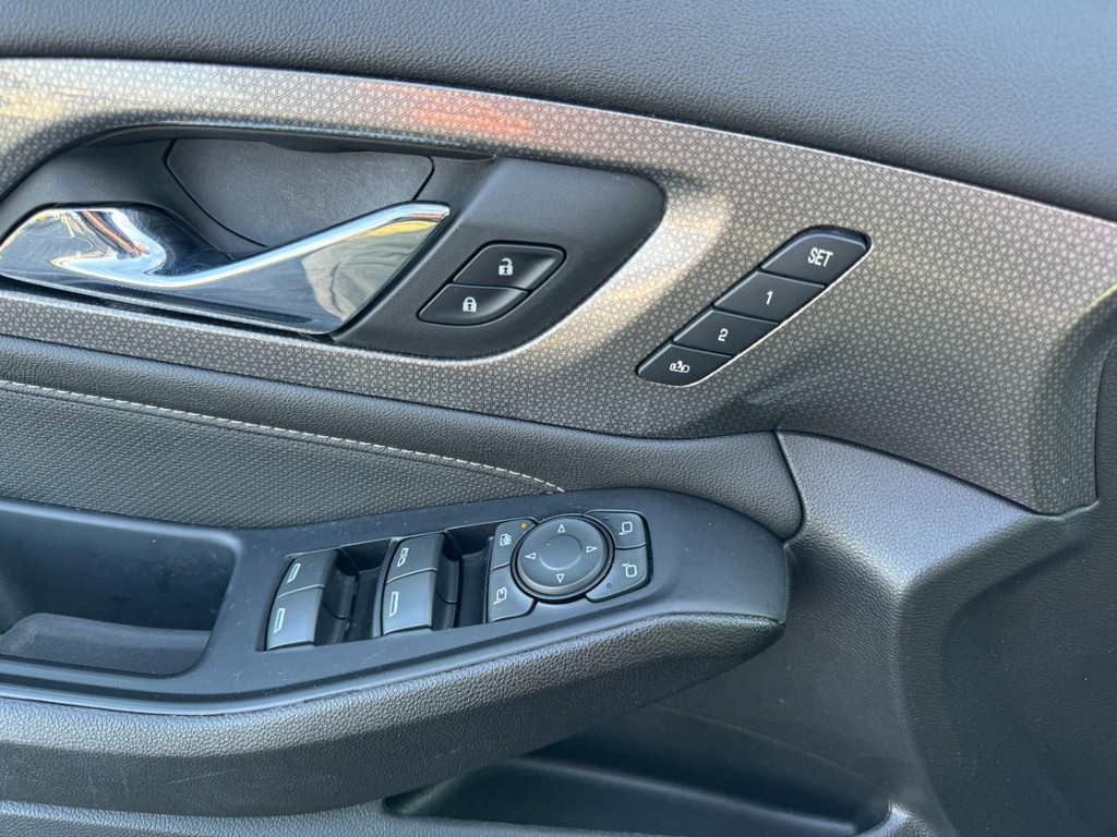 Chevrolet Traverse Vehicle Full-screen Gallery Image 19