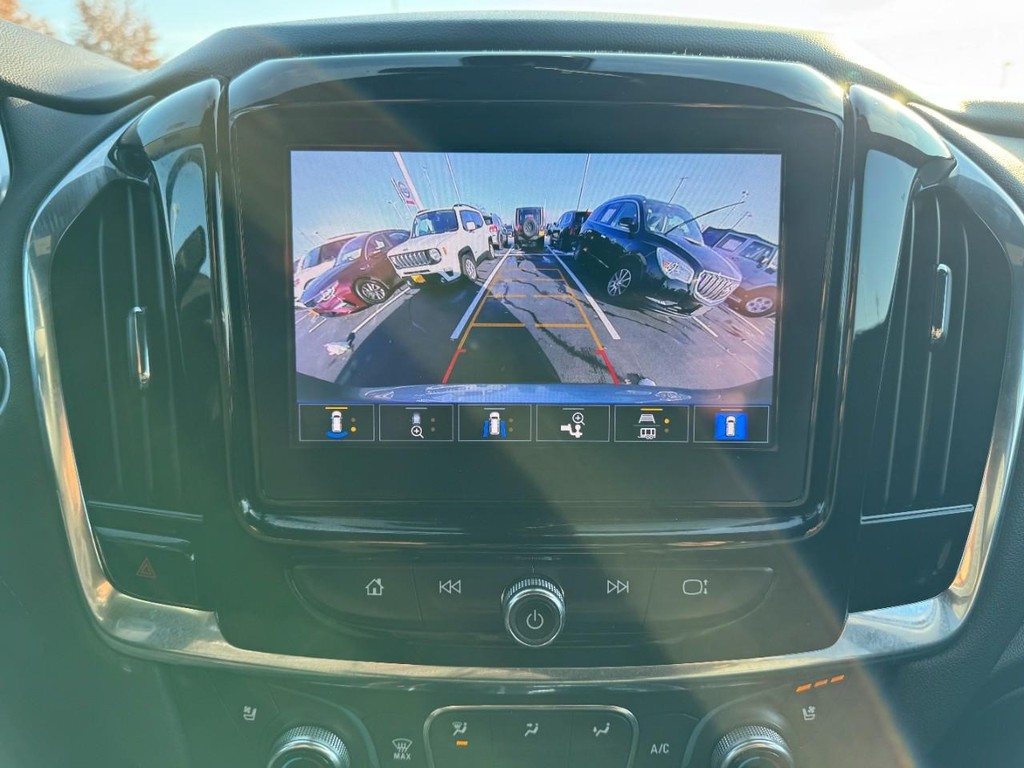 Chevrolet Traverse Vehicle Full-screen Gallery Image 25