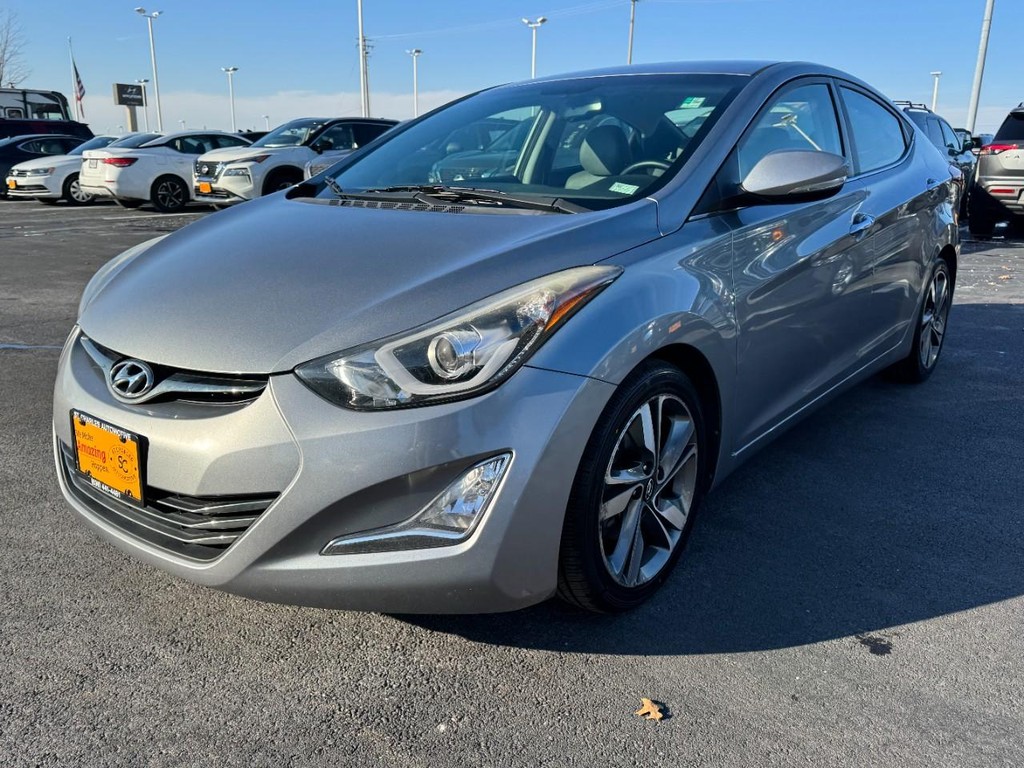 Hyundai Elantra Vehicle Full-screen Gallery Image 08