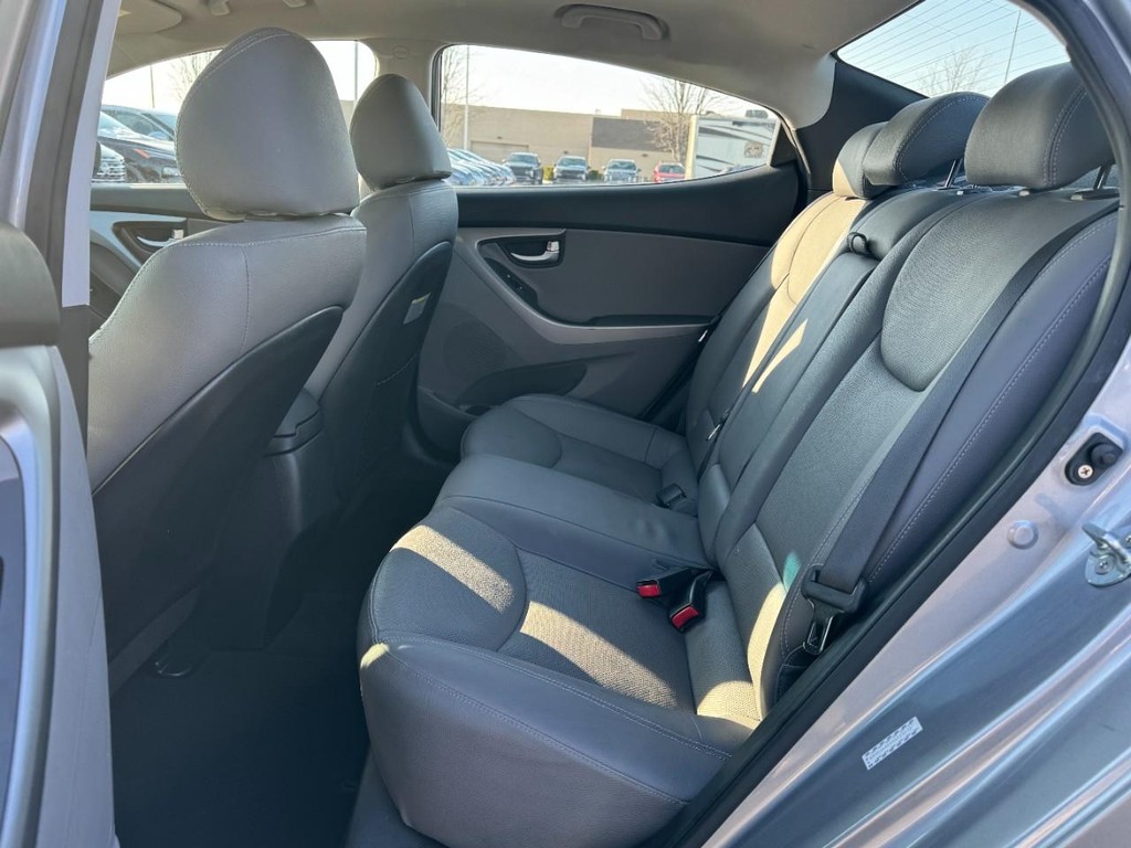 Hyundai Elantra Vehicle Full-screen Gallery Image 10