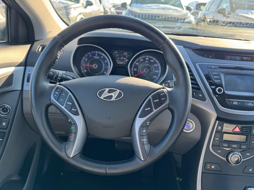 Hyundai Elantra Vehicle Full-screen Gallery Image 12