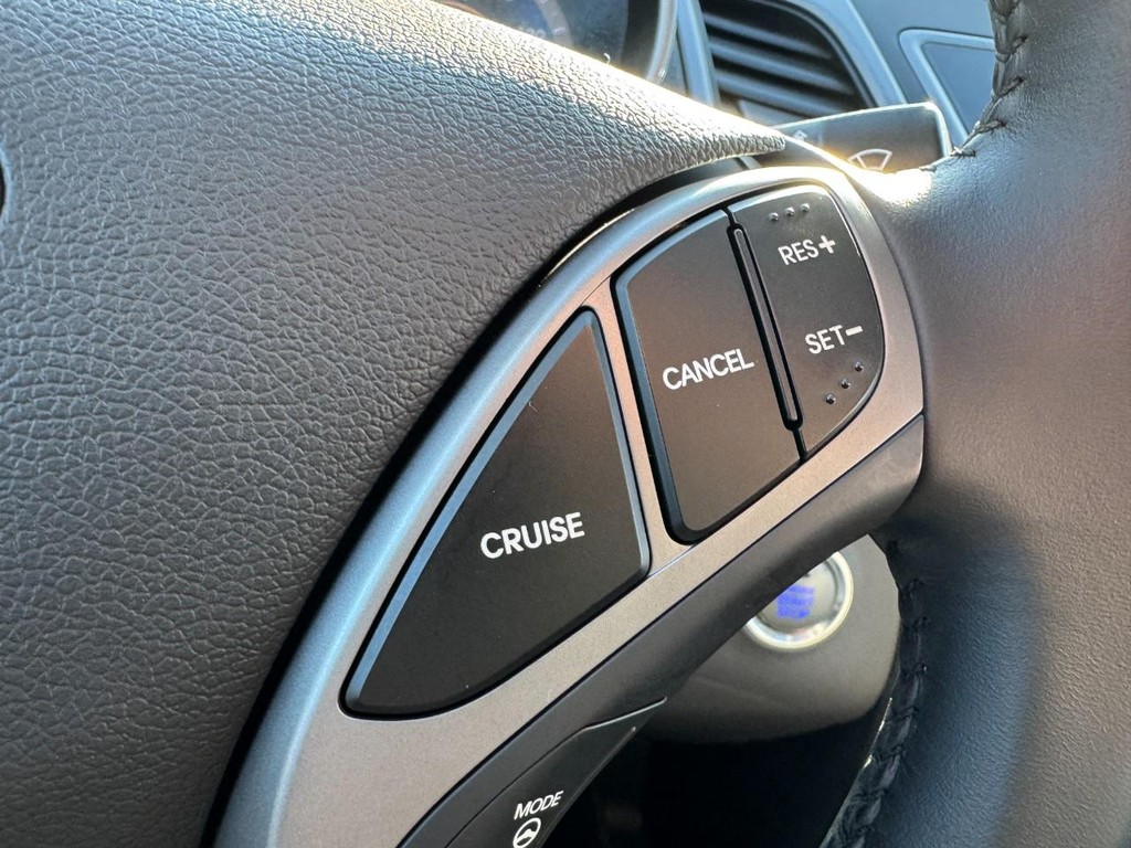 Hyundai Elantra Vehicle Full-screen Gallery Image 17