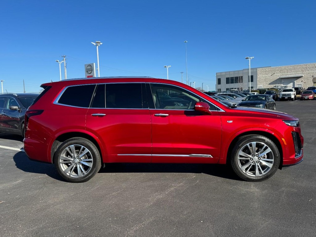 Cadillac XT6 Vehicle Full-screen Gallery Image 02