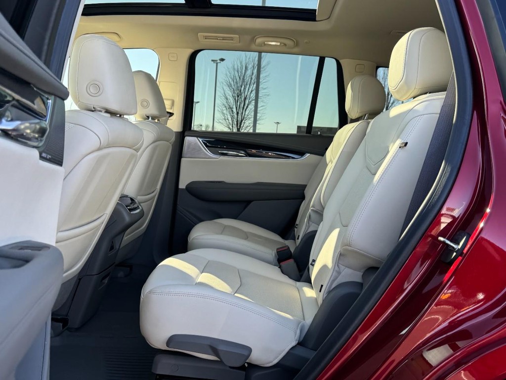 Cadillac XT6 Vehicle Full-screen Gallery Image 10