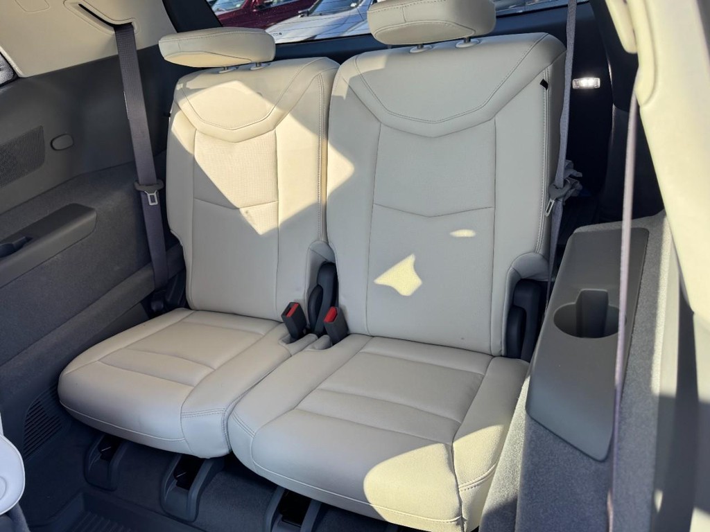Cadillac XT6 Vehicle Full-screen Gallery Image 12