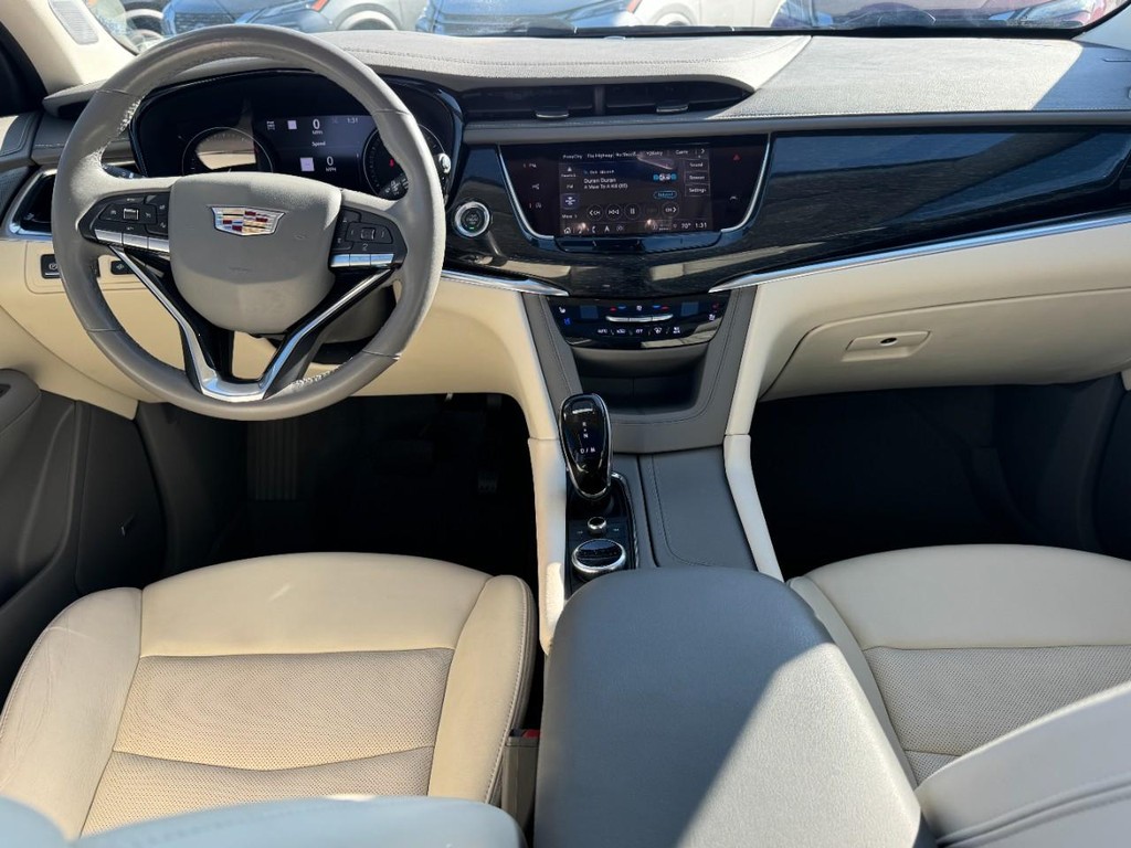 Cadillac XT6 Vehicle Full-screen Gallery Image 13