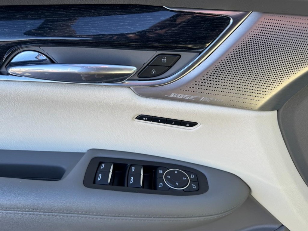 Cadillac XT6 Vehicle Full-screen Gallery Image 17