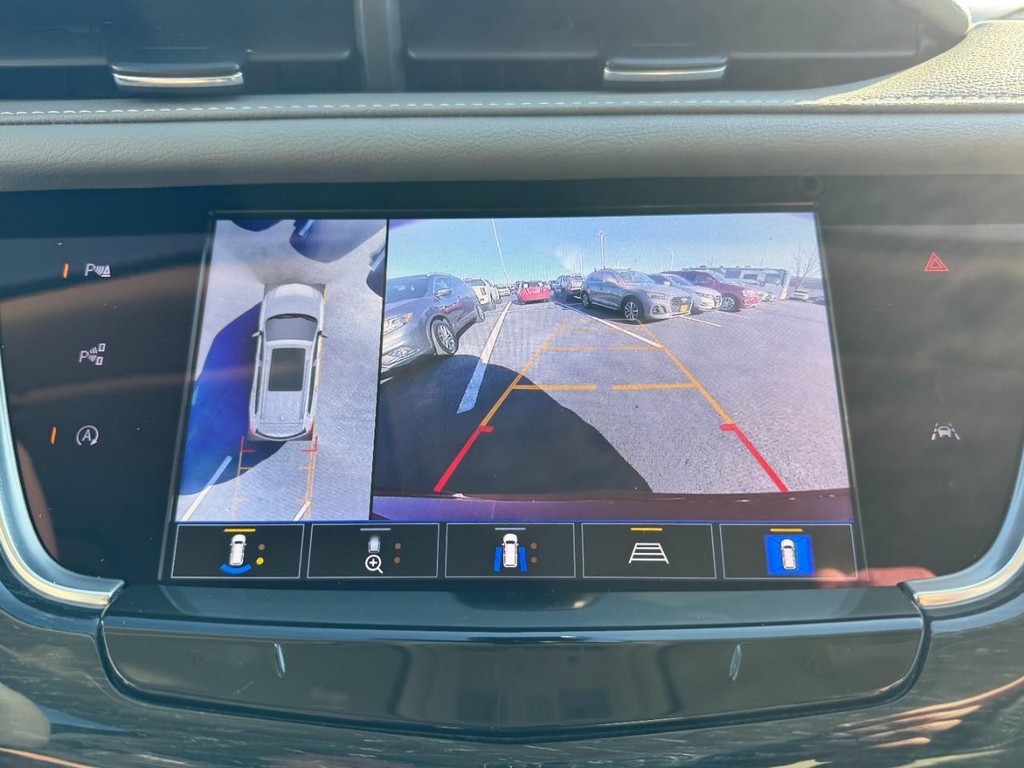 Cadillac XT6 Vehicle Full-screen Gallery Image 23