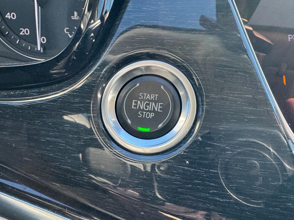 Cadillac XT6 Vehicle Full-screen Gallery Image 24