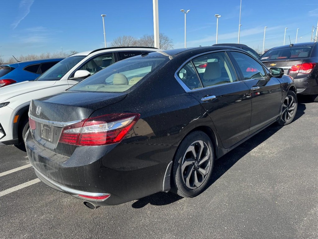 Honda Accord Sedan Vehicle Full-screen Gallery Image 03