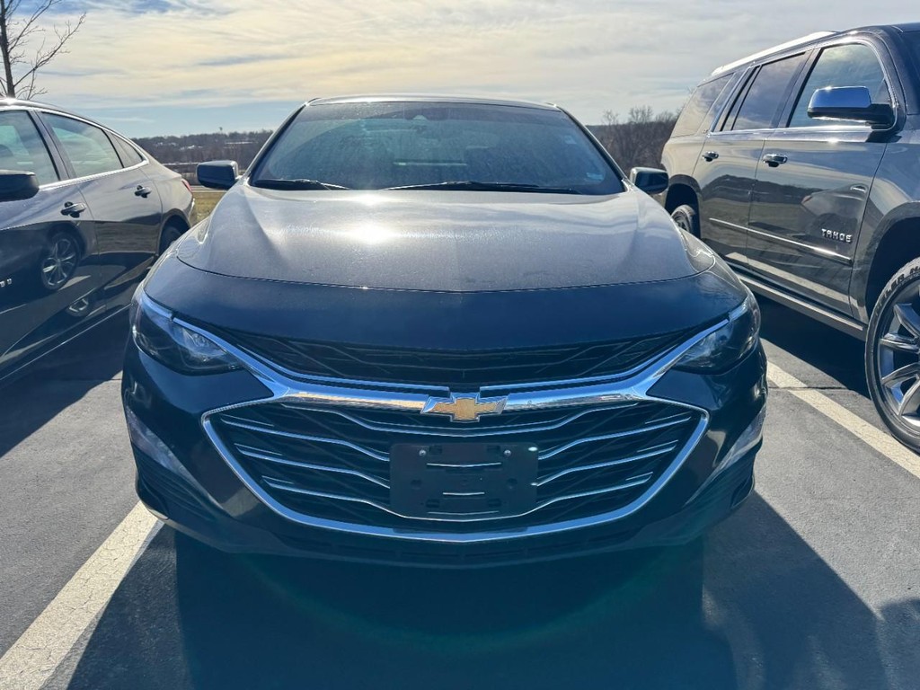 Chevrolet Malibu Vehicle Full-screen Gallery Image 02