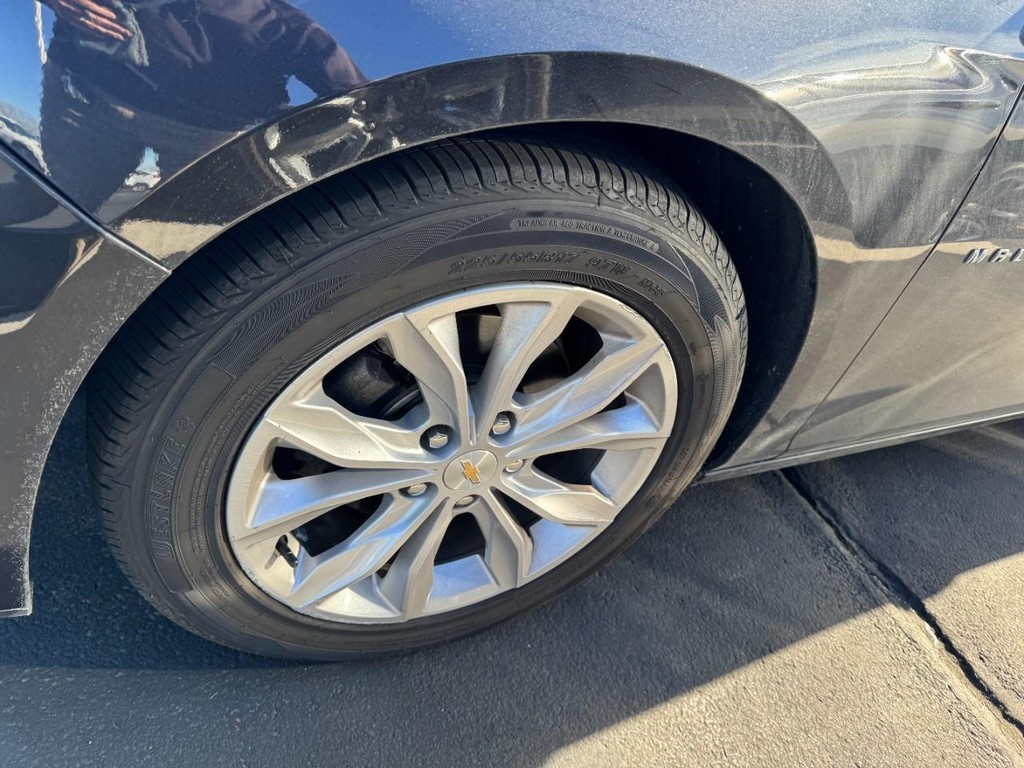 Chevrolet Malibu Vehicle Full-screen Gallery Image 04