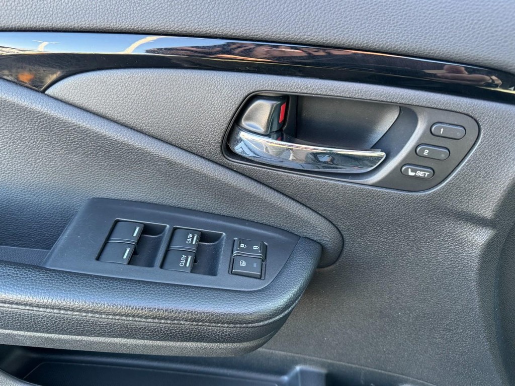 Honda Pilot Vehicle Full-screen Gallery Image 18