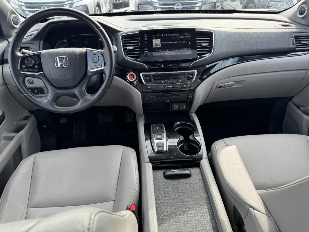 Honda Pilot Vehicle Full-screen Gallery Image 14