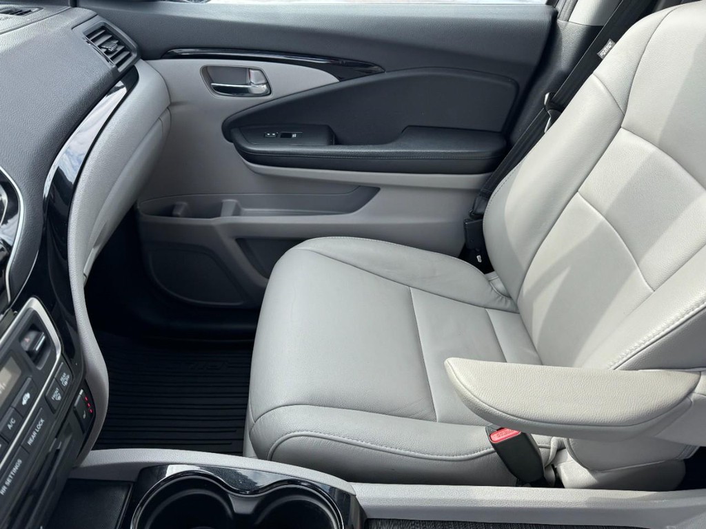Honda Pilot Vehicle Full-screen Gallery Image 16