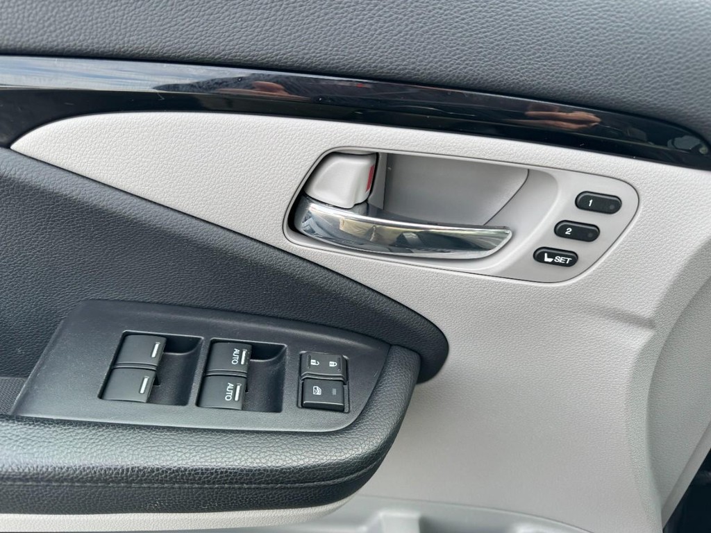 Honda Pilot Vehicle Full-screen Gallery Image 18