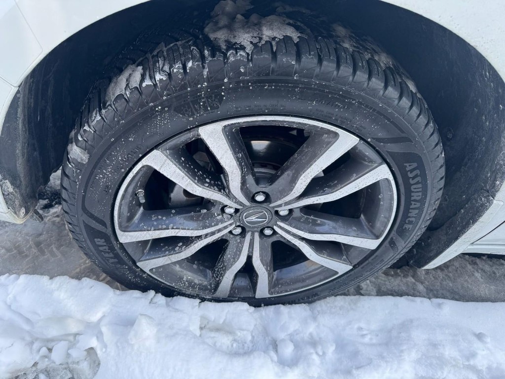 Acura MDX Vehicle Full-screen Gallery Image 04