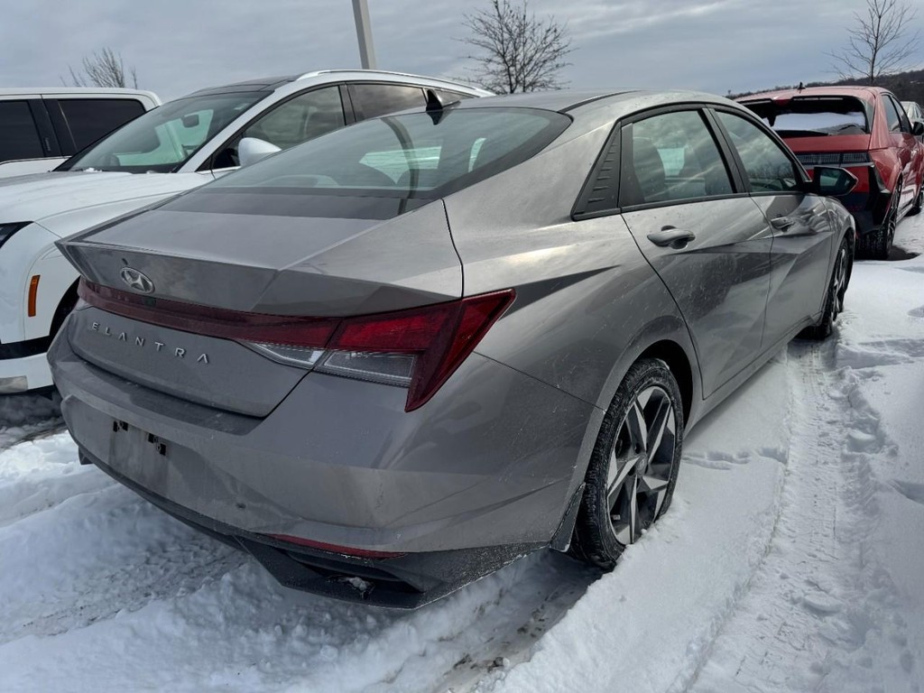 Hyundai Elantra Vehicle Full-screen Gallery Image 02