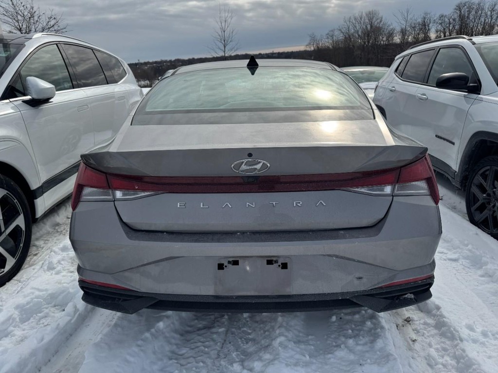 Hyundai Elantra Vehicle Full-screen Gallery Image 03