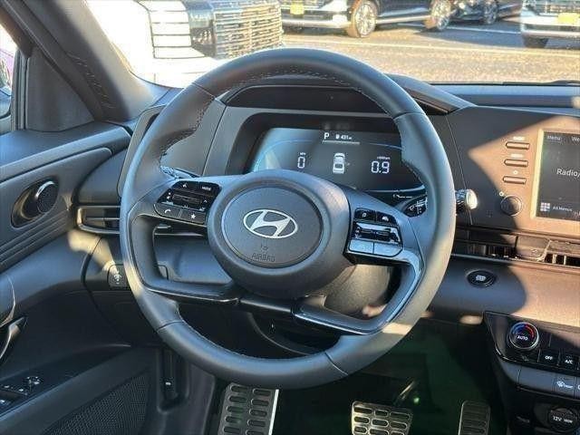 Hyundai Elantra Vehicle Full-screen Gallery Image 07