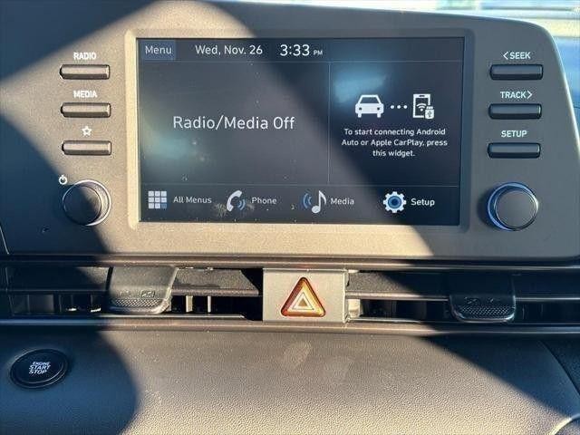 Hyundai Elantra Vehicle Full-screen Gallery Image 08