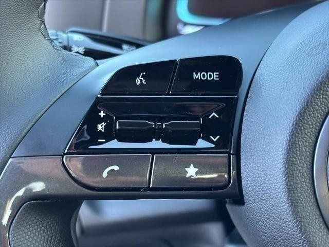 Hyundai Elantra Vehicle Full-screen Gallery Image 12