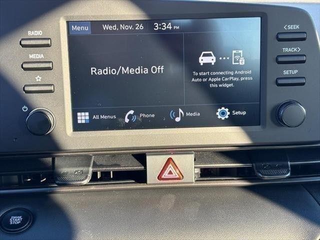 Hyundai Elantra Vehicle Full-screen Gallery Image 15