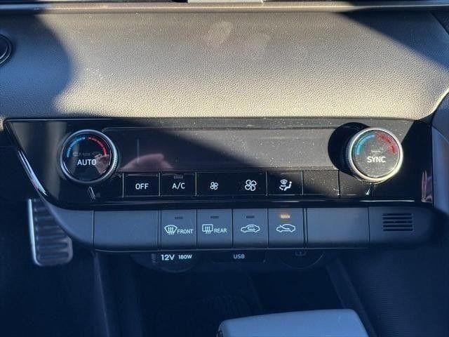 Hyundai Elantra Vehicle Full-screen Gallery Image 17