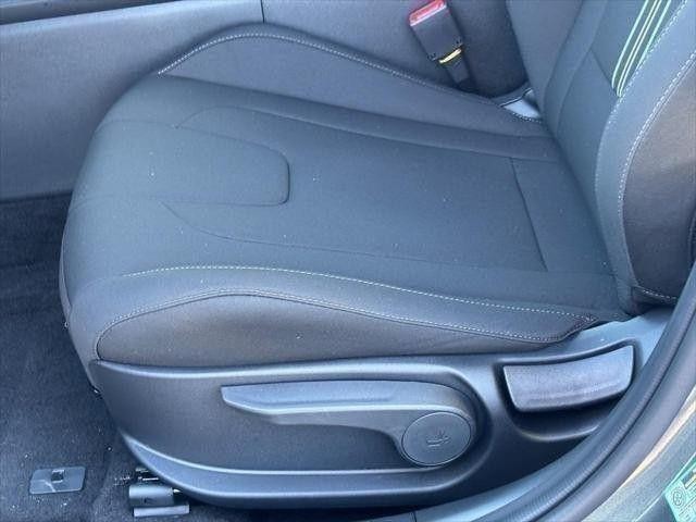 Hyundai Elantra Vehicle Full-screen Gallery Image 19