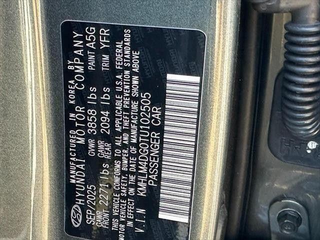 Hyundai Elantra Vehicle Full-screen Gallery Image 14