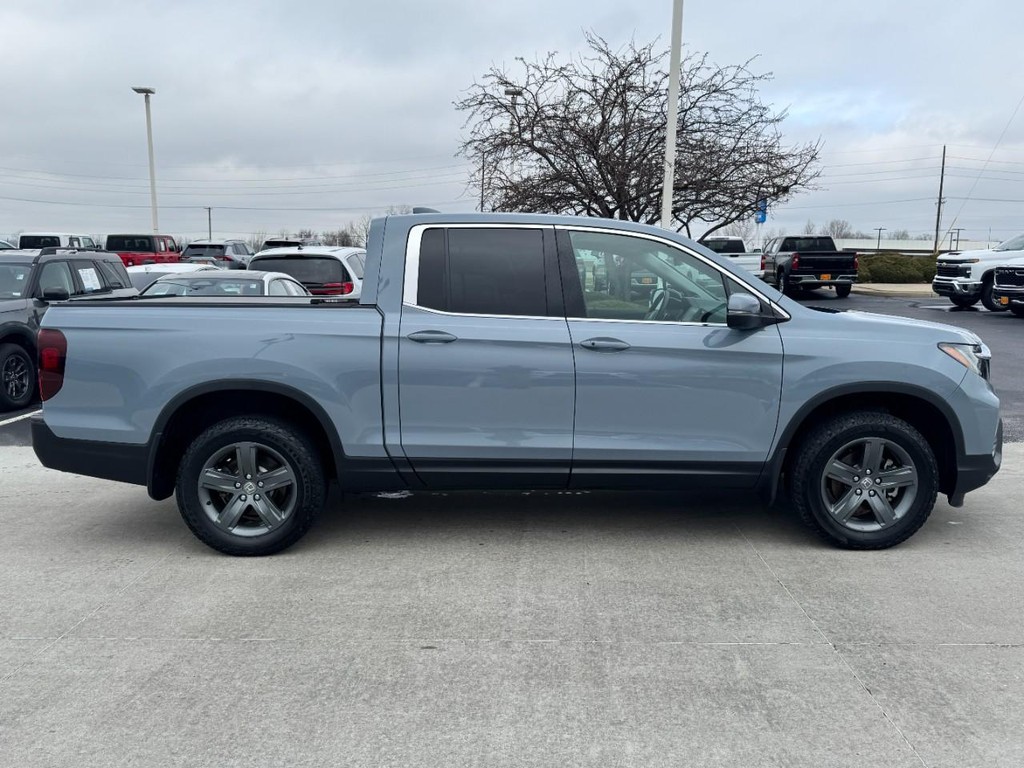 Honda Ridgeline Vehicle Full-screen Gallery Image 02