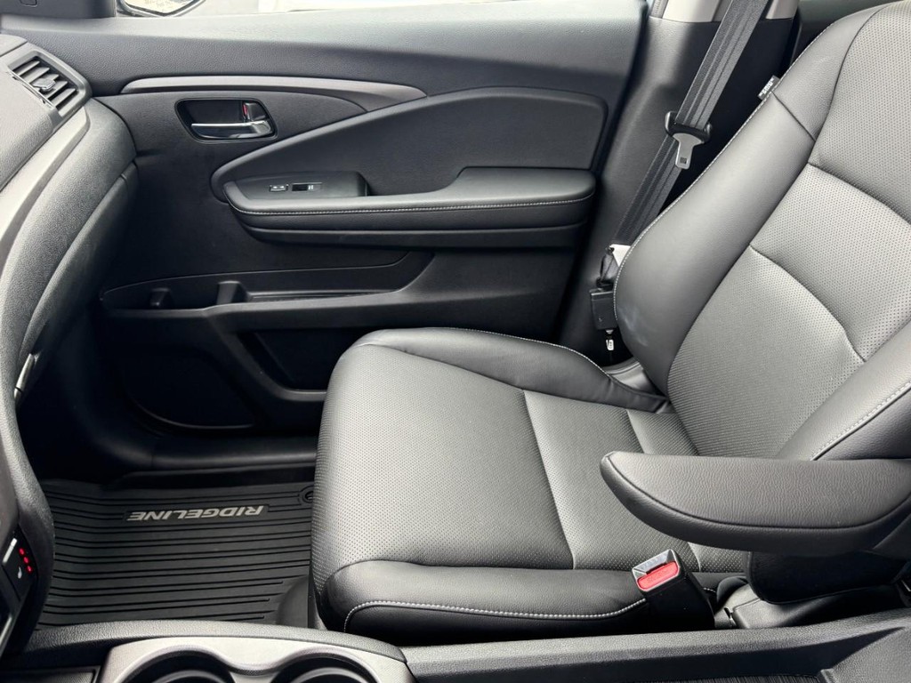 Honda Ridgeline Vehicle Full-screen Gallery Image 14