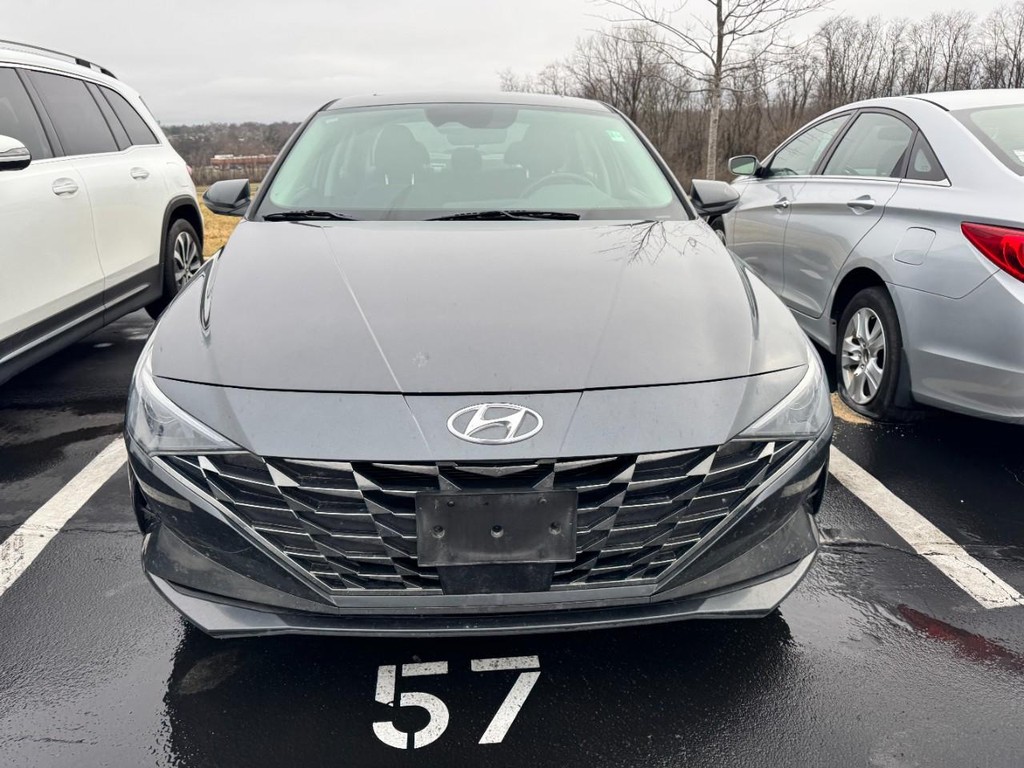 Hyundai Elantra Vehicle Full-screen Gallery Image 02