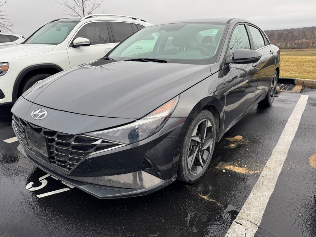 Hyundai Elantra Vehicle Full-screen Gallery Image 03