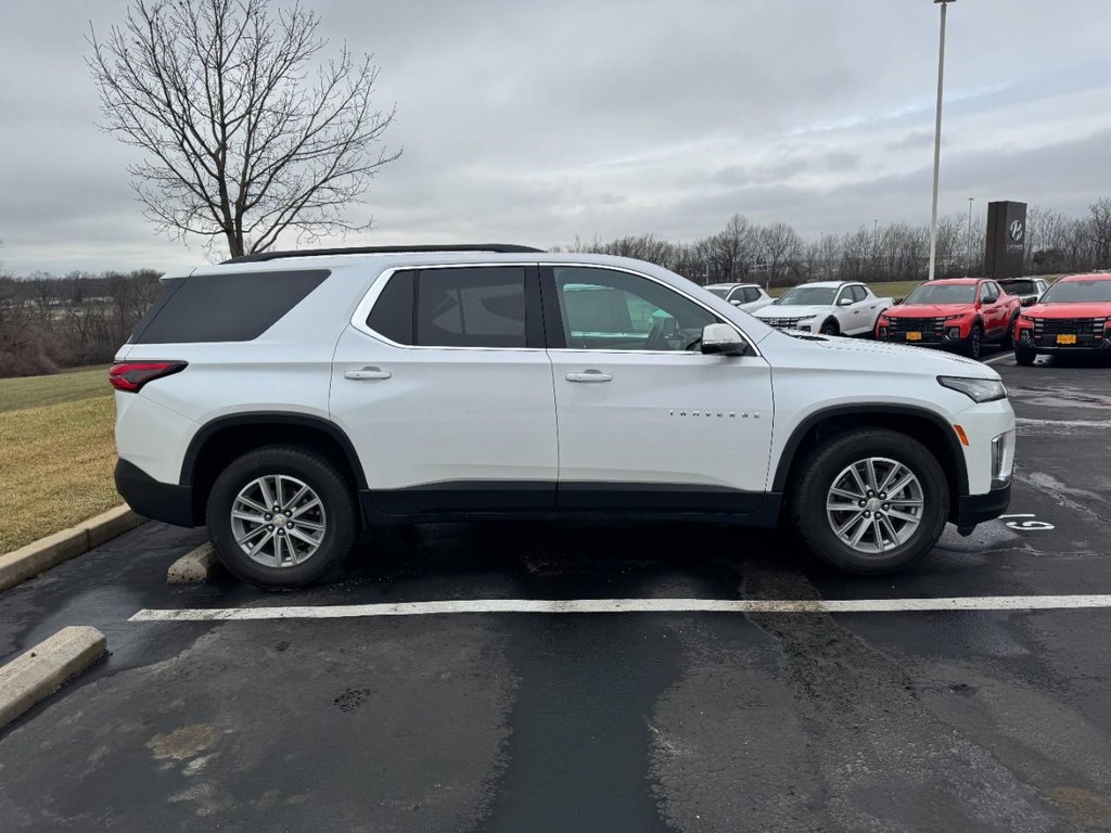 Chevrolet Traverse Vehicle Full-screen Gallery Image 02