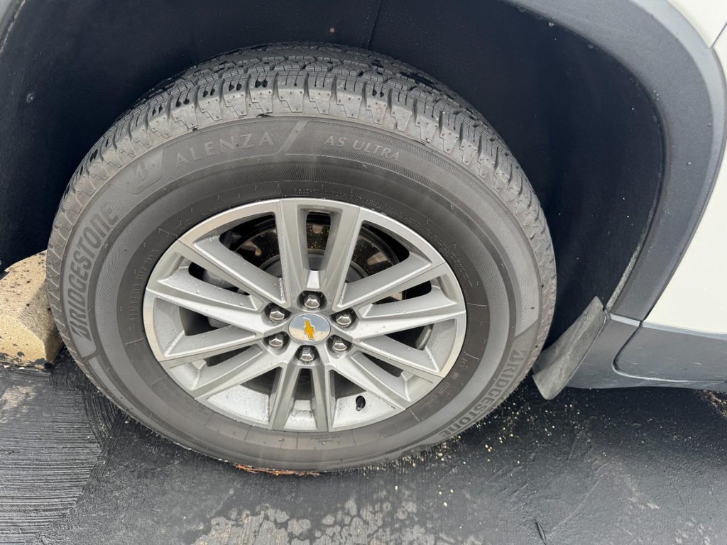 Chevrolet Traverse Vehicle Full-screen Gallery Image 04