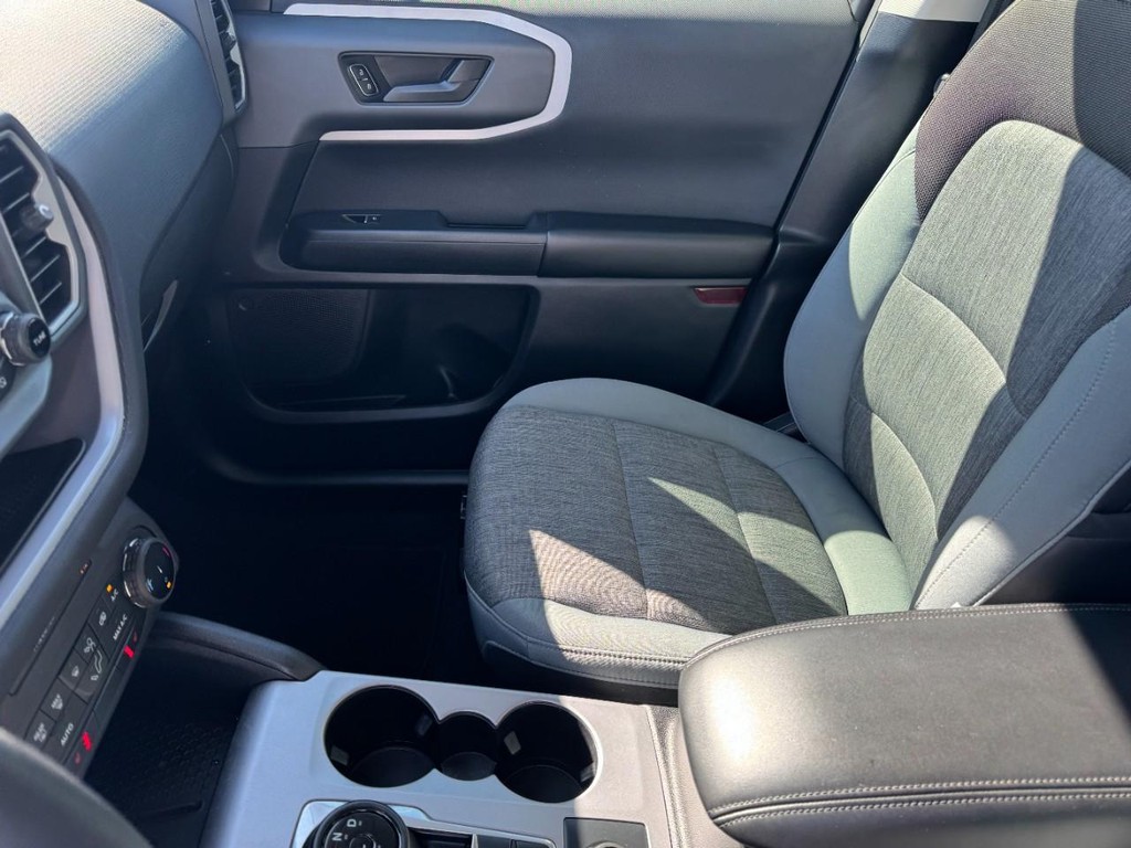 Ford Bronco Sport Vehicle Full-screen Gallery Image 13