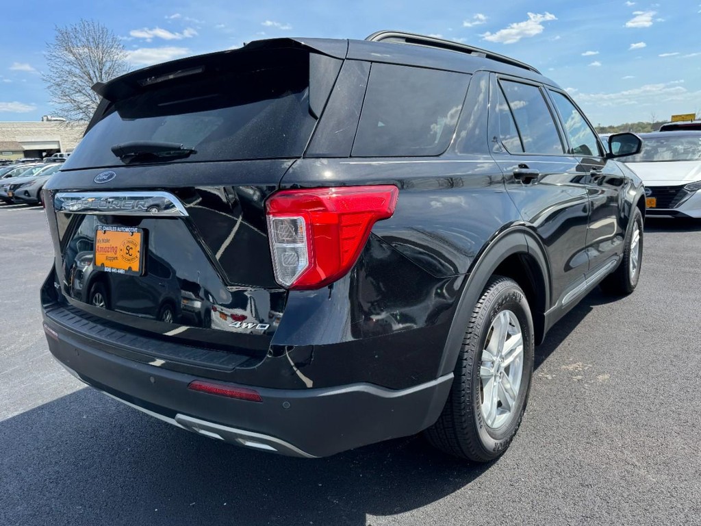 Ford Explorer Vehicle Full-screen Gallery Image 03