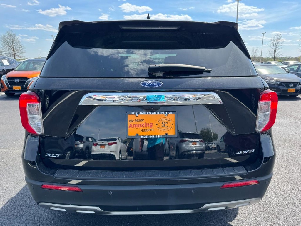 Ford Explorer Vehicle Full-screen Gallery Image 04