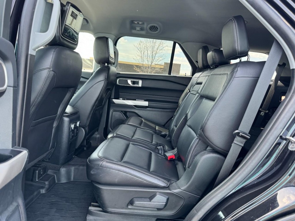 Ford Explorer Vehicle Full-screen Gallery Image 10