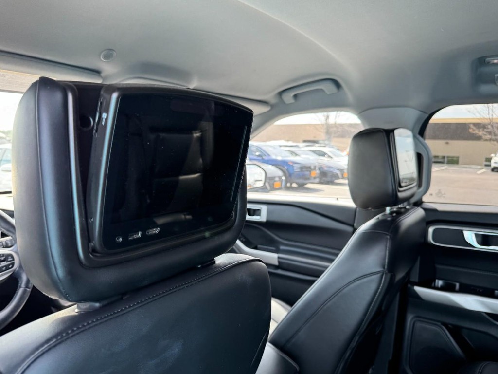 Ford Explorer Vehicle Full-screen Gallery Image 11