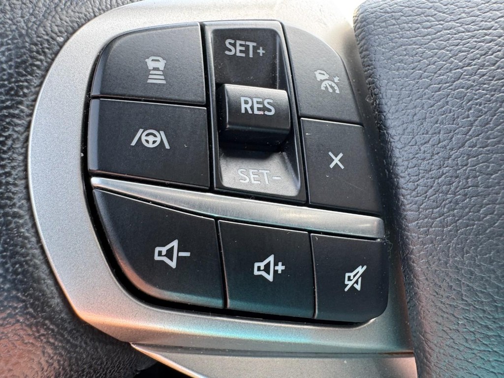 Ford Explorer Vehicle Full-screen Gallery Image 17